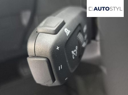 Peugeot E-2008 ALLURE Electric 115 kW / 156k 54 kWh